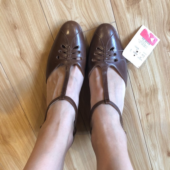 Ferragamo T-strap Mary Janes - Picture 6 of 6